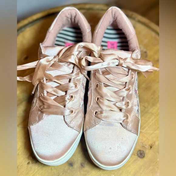 Betsey Johnson Floral pink sneakers - Picture 2 of 6